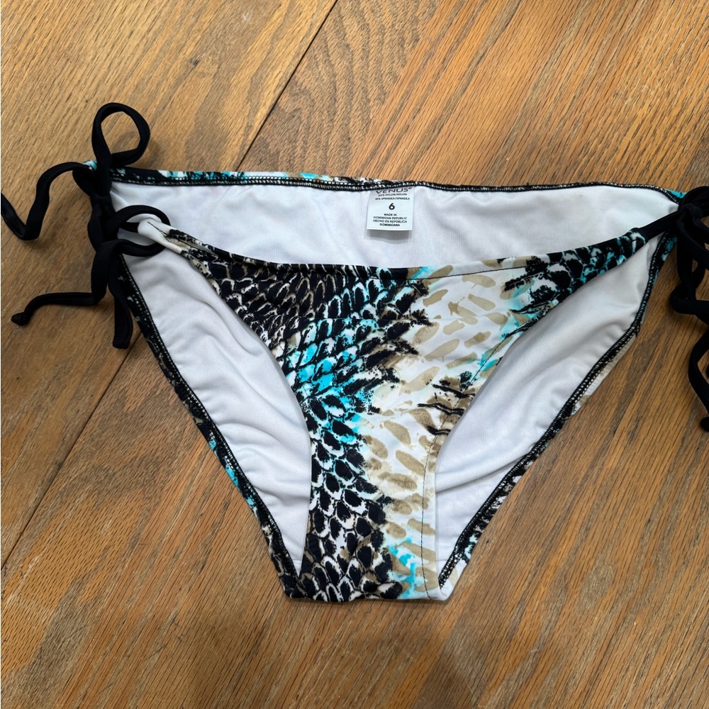 Venus bikini bottoms size 6